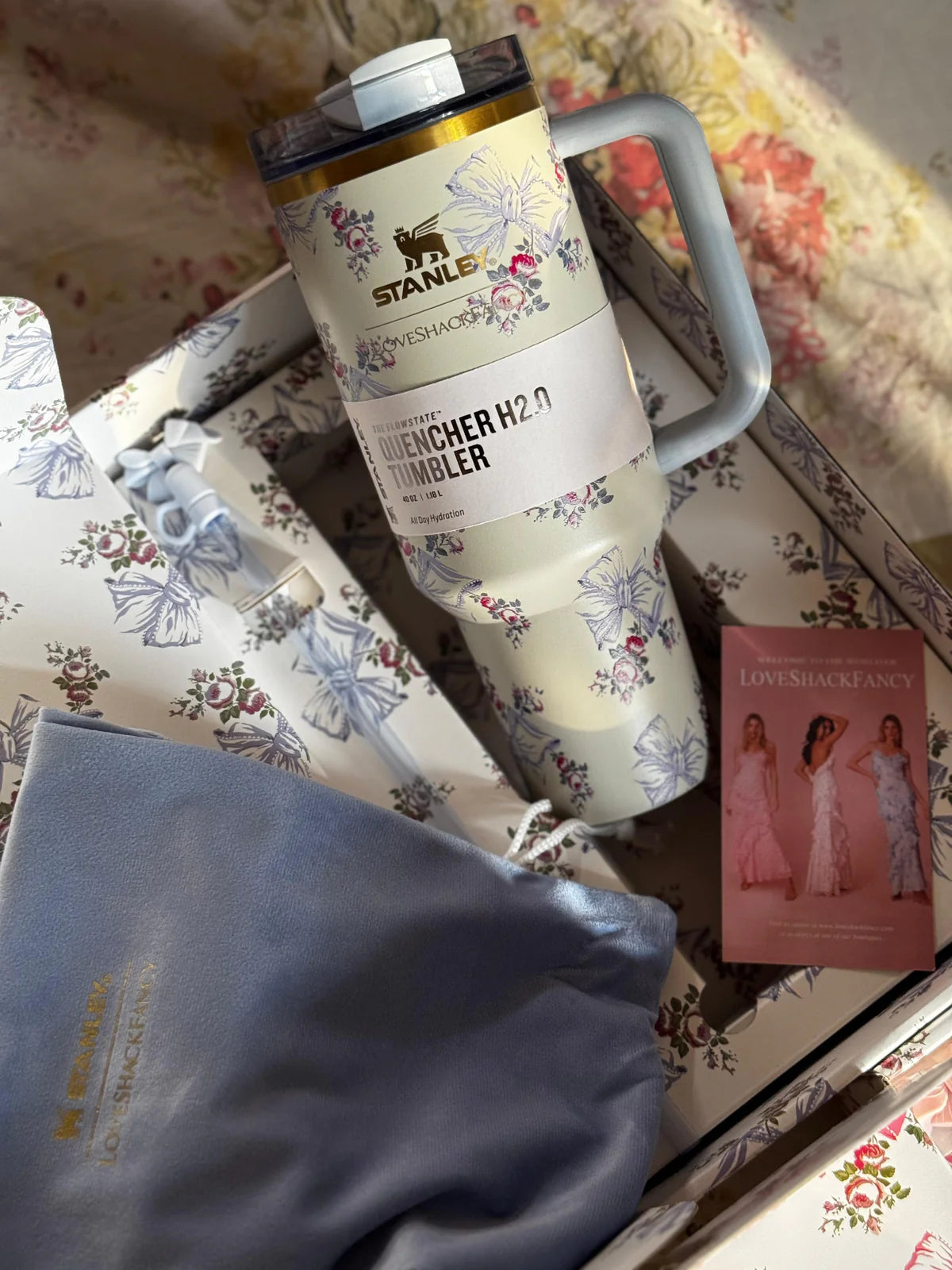 Stanley Quencher H2.0 Tumbler 40 oz - LoveShackFancy Holiday Gentian Blue